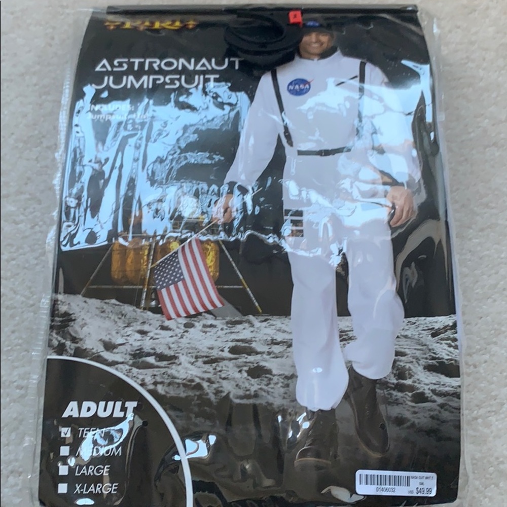 Spirit Halloween Small Astronaut Jumpsuit and Hat